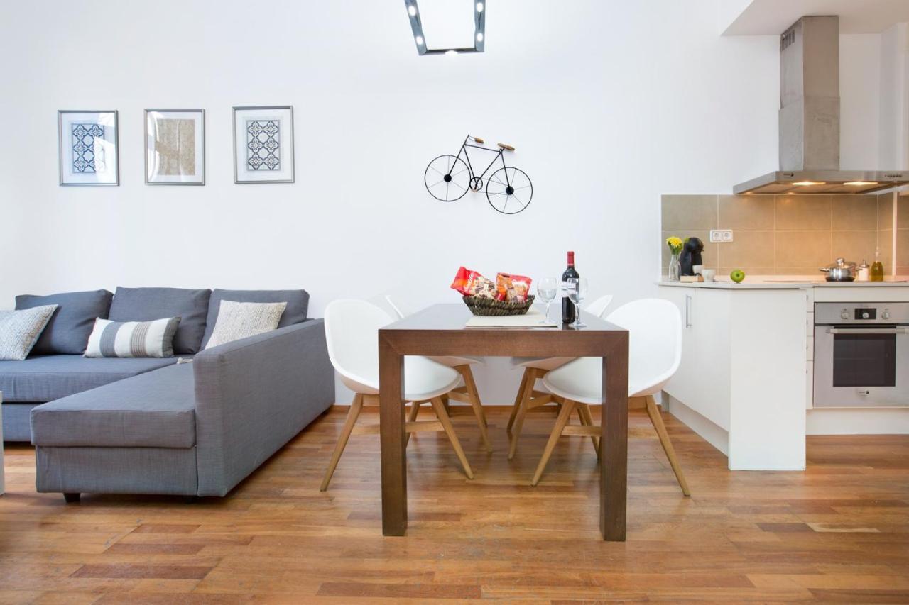 Stay U-Nique Apartments Balmes บาร์เซโลนา ภายนอก รูปภาพ